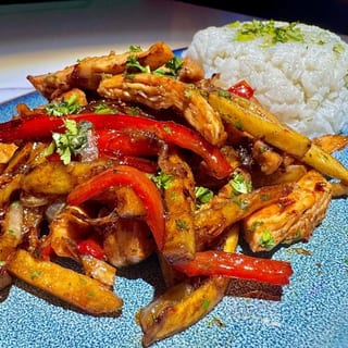 Pollo Saltado